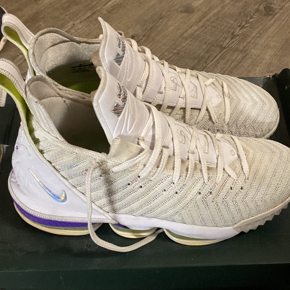 Lebron james buz light year size 13 - Picture 3 of 6